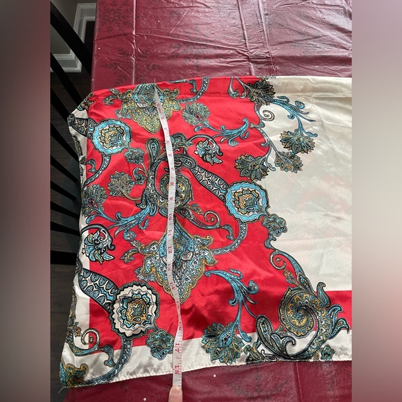 NWT SATIN PRINTED SCARF - Picture 3 of 11